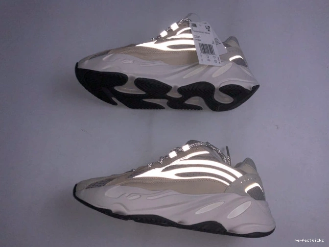 GY7924 Cream Boost Yeezy 700 Adidas V2 Cream 0716